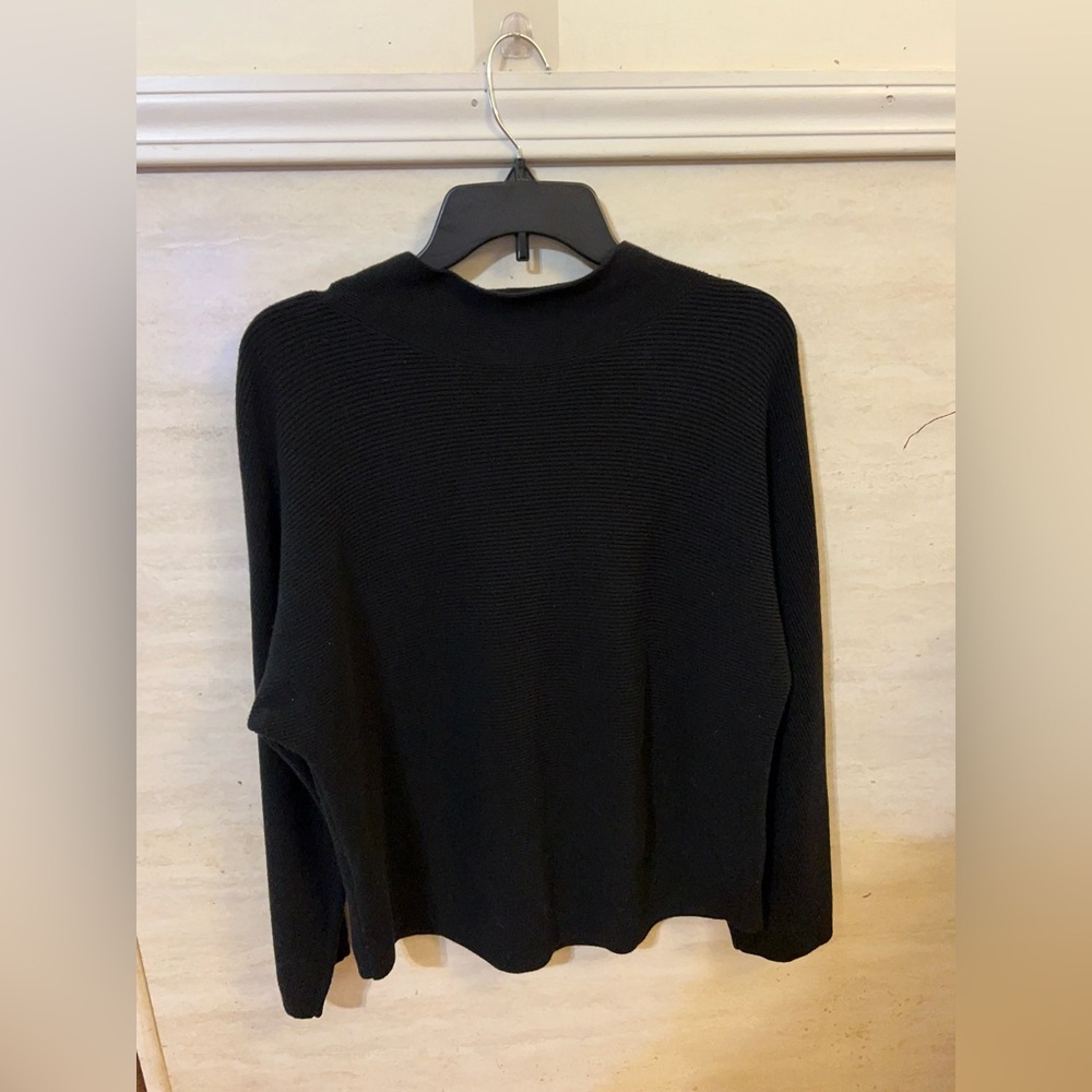 Lululemon Waffle-Knit
Crewneck Long-Sleeve Shirt
Black / Black - Picture 7 of 10